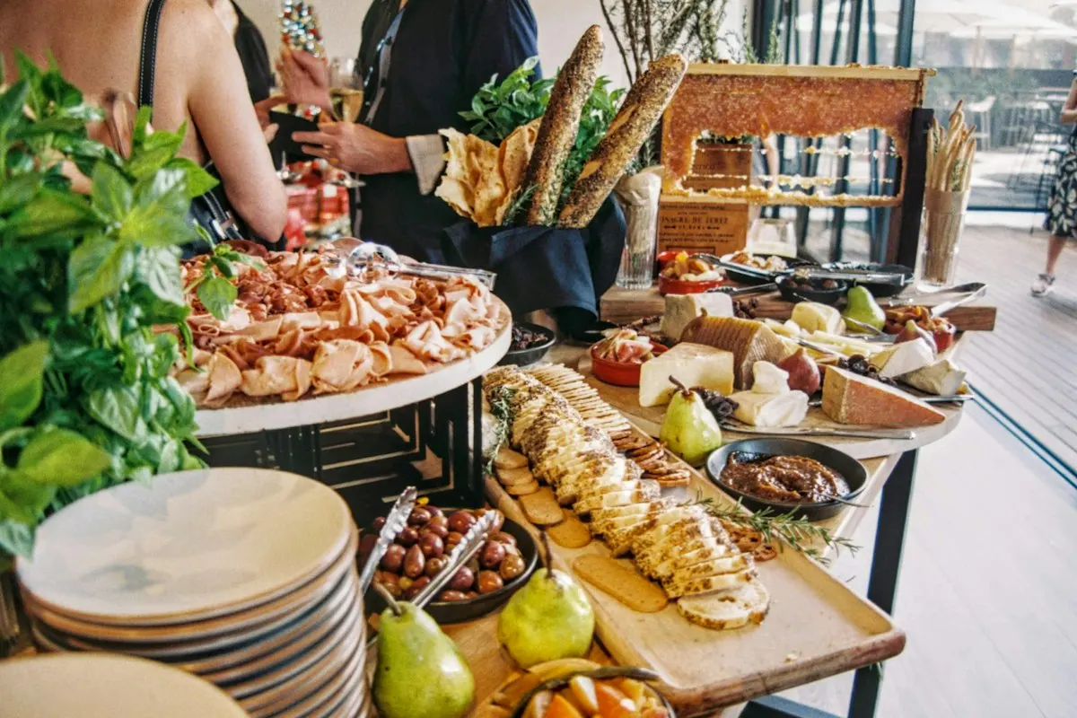 Kurumsal catering operasyon merkezi ve banket hazırlığı