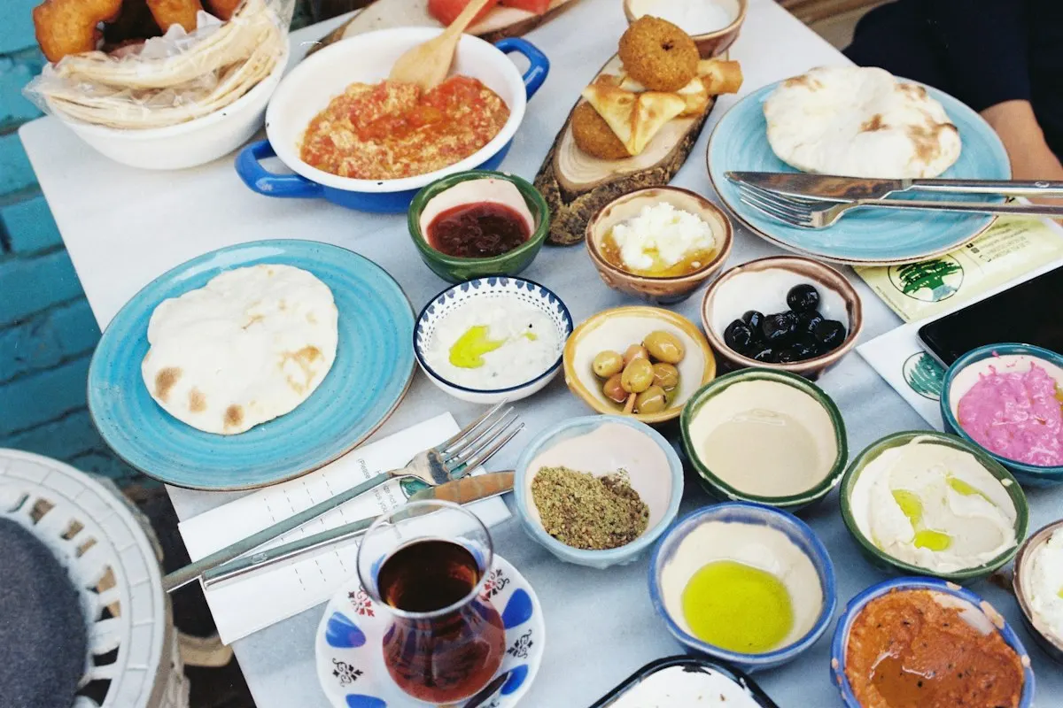 Örnek salon masası